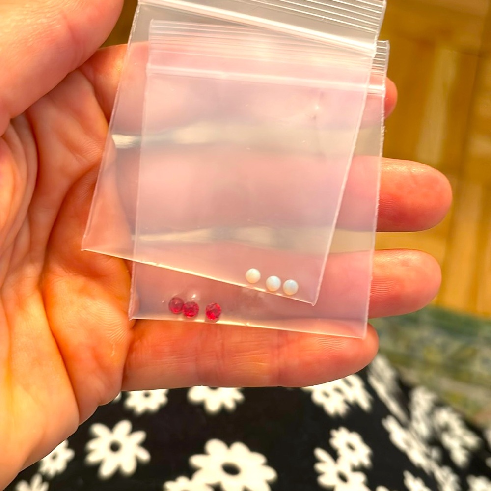 Loose gemstones